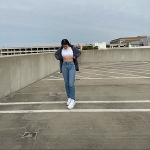 Meet your Posher, Ana